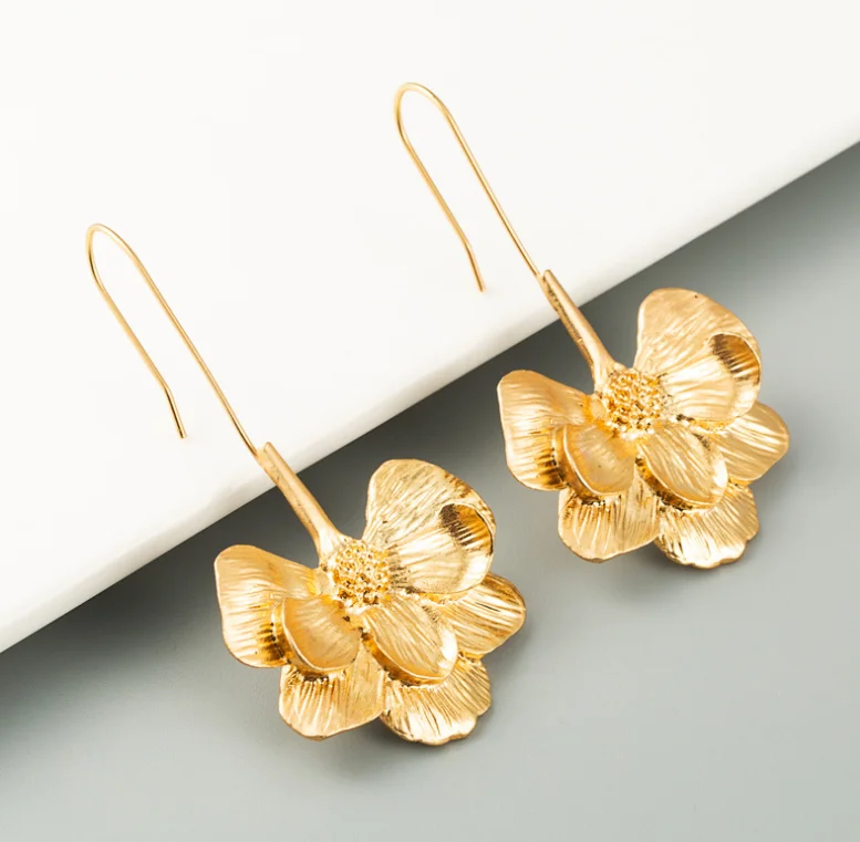 Free Shipping HER020 100 Pairs/lot Golden Alloy Floral Earrings Ear Nail Fashion Earrings Women Wearing Jewelry Wholesale