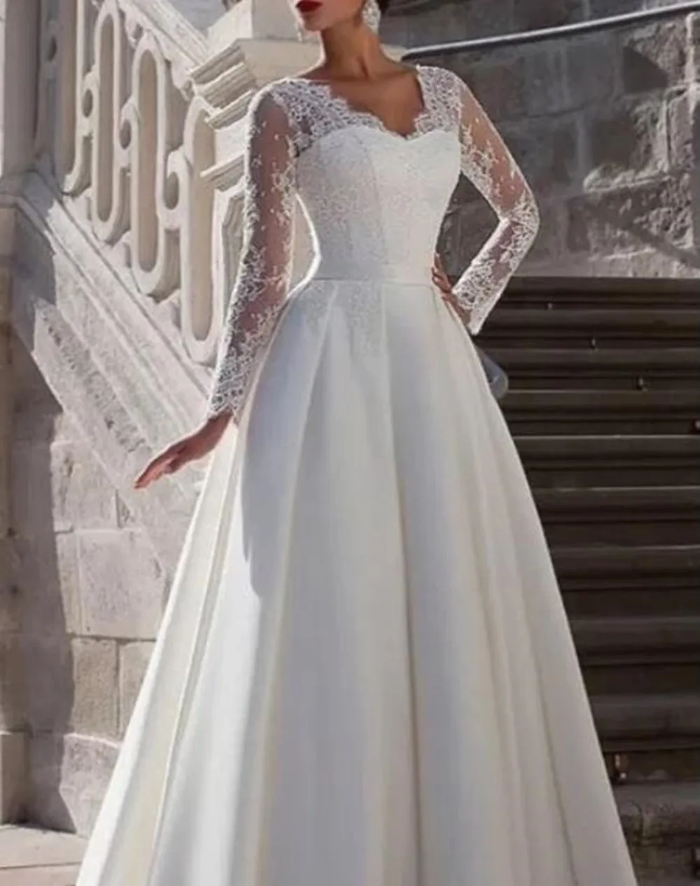 Fashion Wedding Dresses V Neck Long Sleeve Bridal Gowns Appliqued Lace Sweep Train Wedding Dress Vestido de Noiva Customize