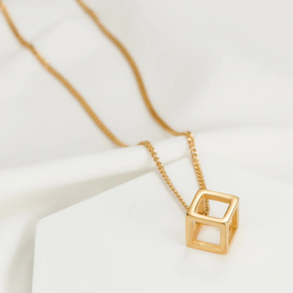 Punk Hollow Cube Pendient Necklaces for Men Women Unisex Stainless Steel Square Charm Jewelry Necklace Geometric Collier Fashion