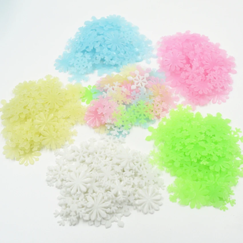 50PCS/Lot Creative Luminous Snowflake Wall Sticker Stereo Fluorescent Sticker Cartoon Bedroom Children'S Room Decoration Sticker