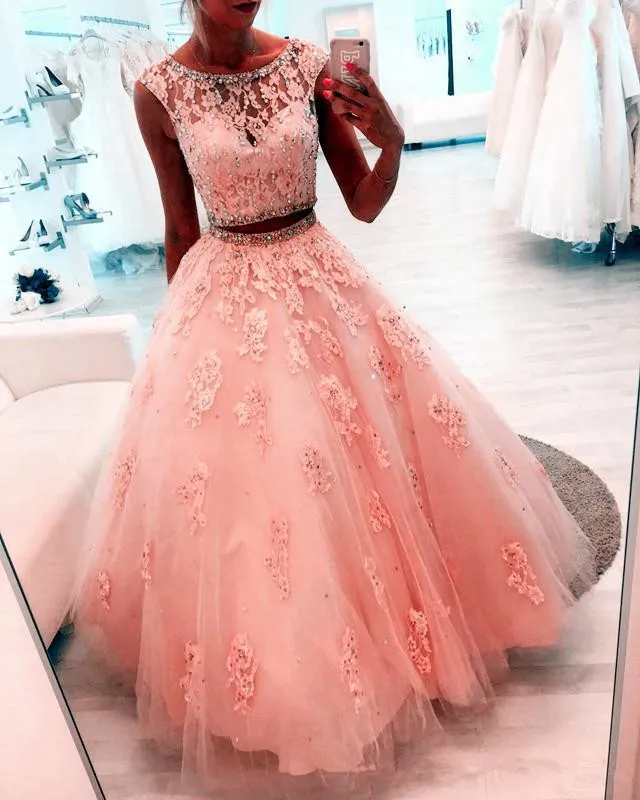 الساحرة الوردي قطعتين Vestidos دي Quinceanera فساتين شير الرقبة الدانتيل الكريستال زين كرة مطرزة ثوب حفلة موسيقية الحلو 16 فستان