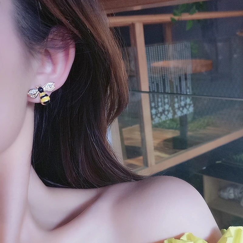 Lovely Asymmetric Drip Oil Bee Flower Earrings for Women Girl Korean Style Earring boucle d\'oreille Trendy Jewelry