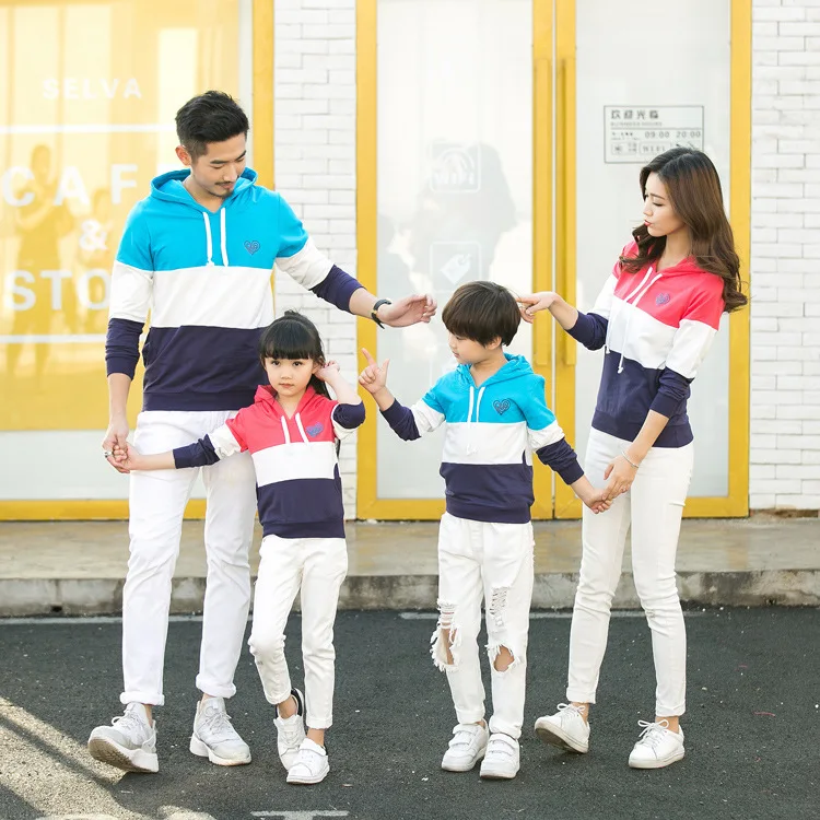 

Soft parent-child spring clothing new casual family three cotton mosaic hooded couple sweater sweater color home clothes