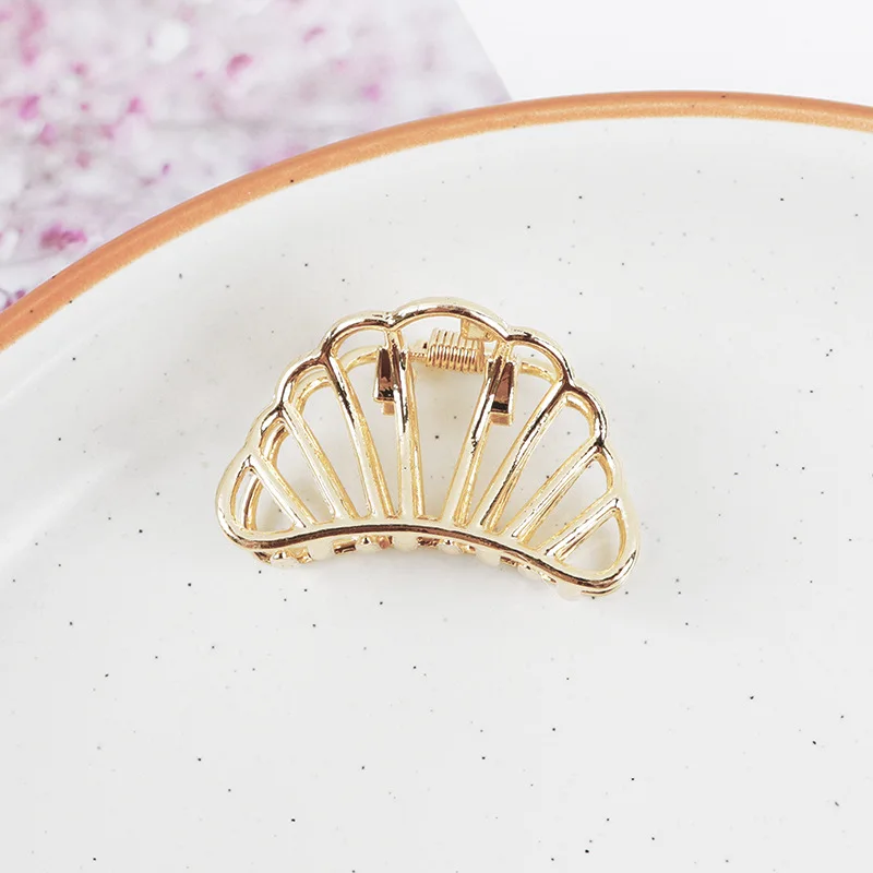 Small Minimalist Hair Claw Clips Metallic Gold Hollow Out Geometric Ponytail Holder Clamp Seashell Heart Bowknot Barretteses