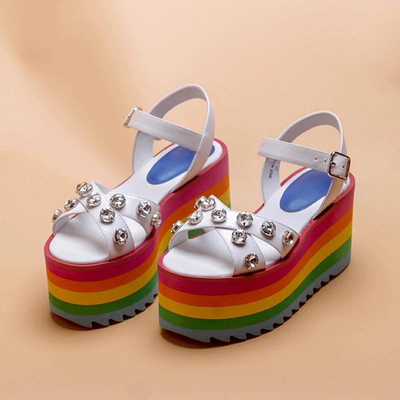 Estate arcobaleno Platform Sole sandali con gemme bottoni con strass bottoni in pelle bianca con zeppa scarpe donna sandali stile roma