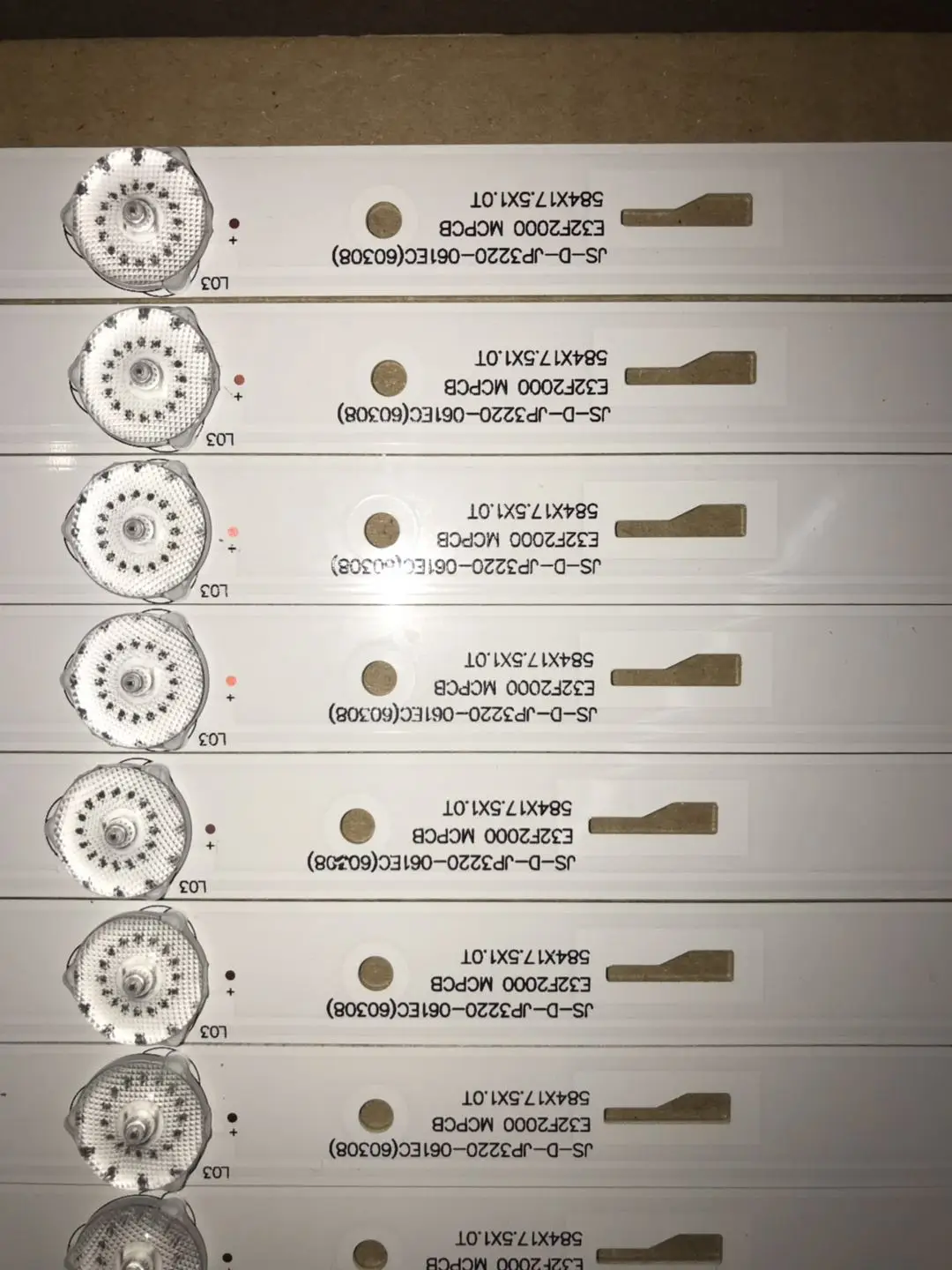 2pcs/tv New and original quality For NUOVA LED Backlight Strip JS-D-JP3220-061EC XS-D-JP3220-061EC E32F2000 MCPCB