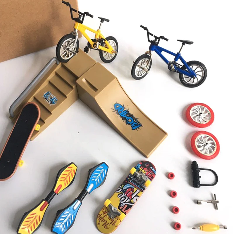 Gratis Schip Nieuwe Mini Vinger Scooter Vinger Fiets Vinger Skateboard Speelgoed Set W/Ramp Voor Meisjes Jongens Party Gunsten goodie Bag Fillers