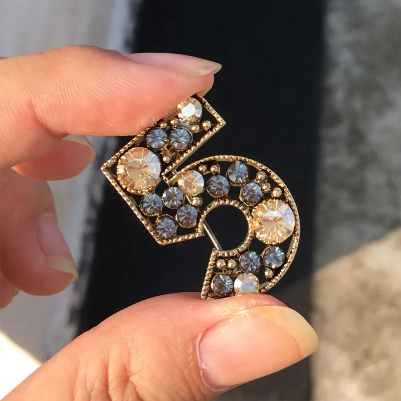 Luxury Brand Design Number 5 brooch Color Crystal Rhinestone Korean Brooches Accessories Jewelry