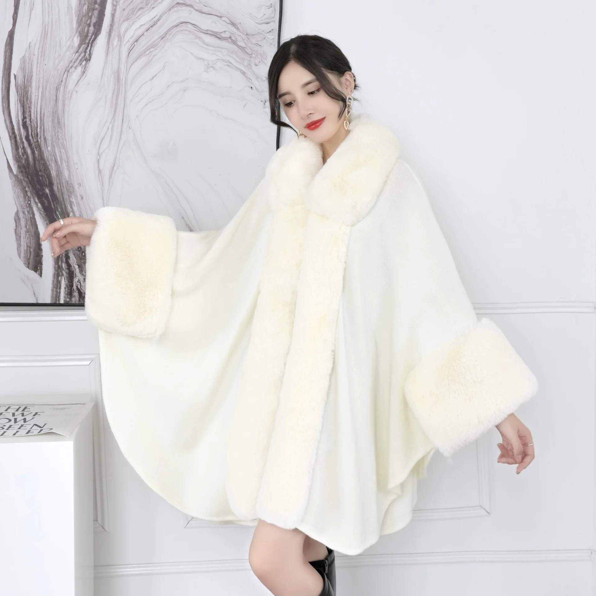 Batwing Sleeves Poncho Cape Women Overcoat Long Cloak Winter Big Pendulum Faux Rabbit Fur Collar Cardigan Loose Streetwear Coat