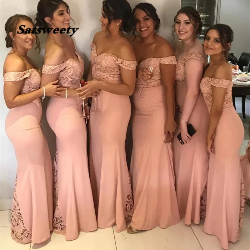 Vestidos de dama de honor de sirena Rosa rubor, vestidos de encaje hasta el suelo con hombros descubiertos para fiesta de invitados de boda en el jardín