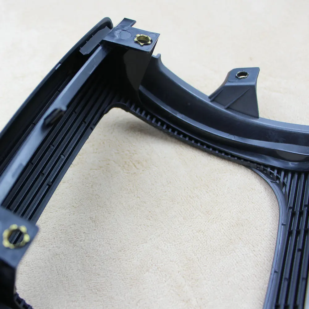 Apply to Passat B5 2000-2005 Steering gear shield Belt sliding Steering wheel shield Steering wheel shield 3B1 858 345