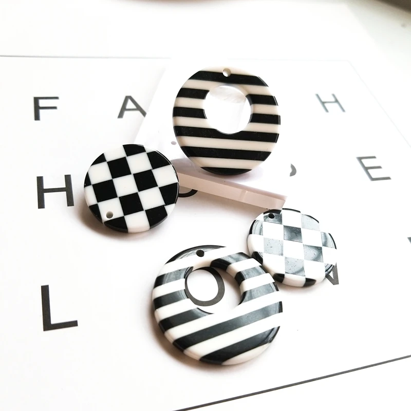 Acetate acrylic plate Korean temperament simple hand-made round black and white plaid earrings jewelry DIY material accessories