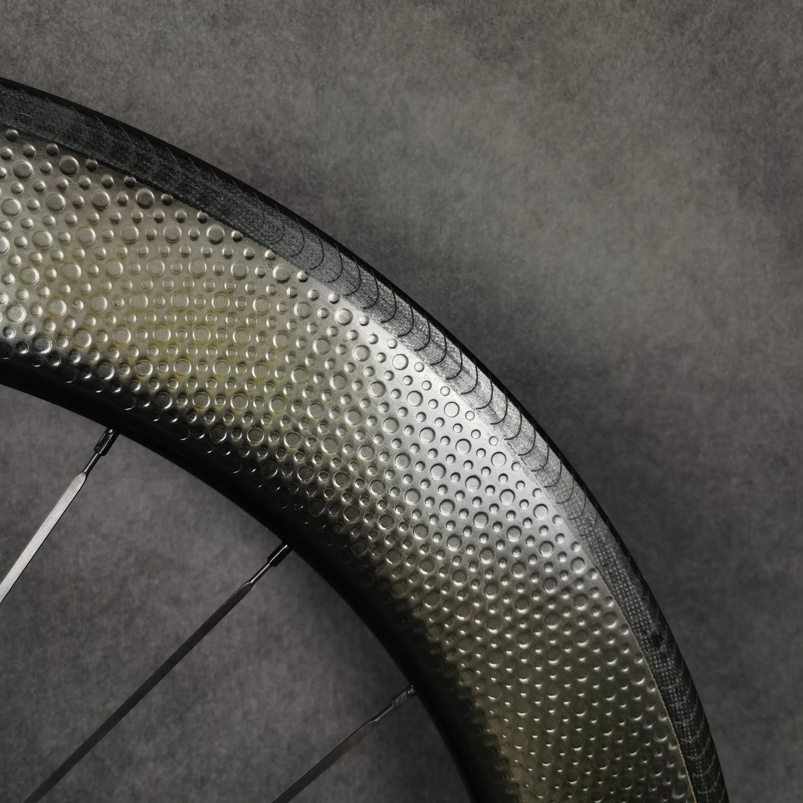 700C Carbon Fiber Dimpled Surface Road Bike Wheel Depth 80mm Width 25mm Bicycle Wheel With Special Braking Surface