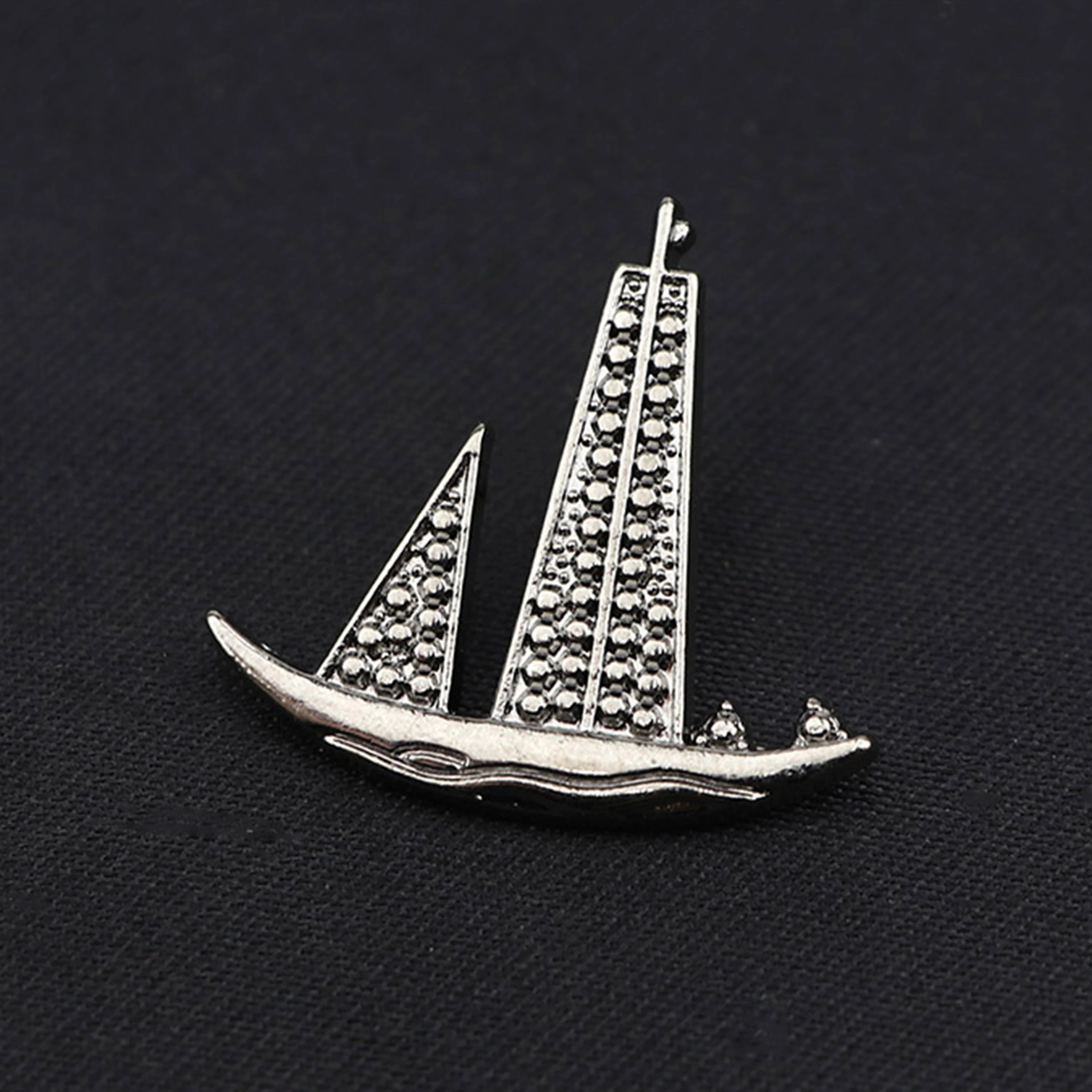 Fashion Men\'s Mini Brooches Chic Style Guitar Crown Boat Star Bee Advanced Lapel Pin Suit Shirt Collar Shawl Tuxedo Accessory