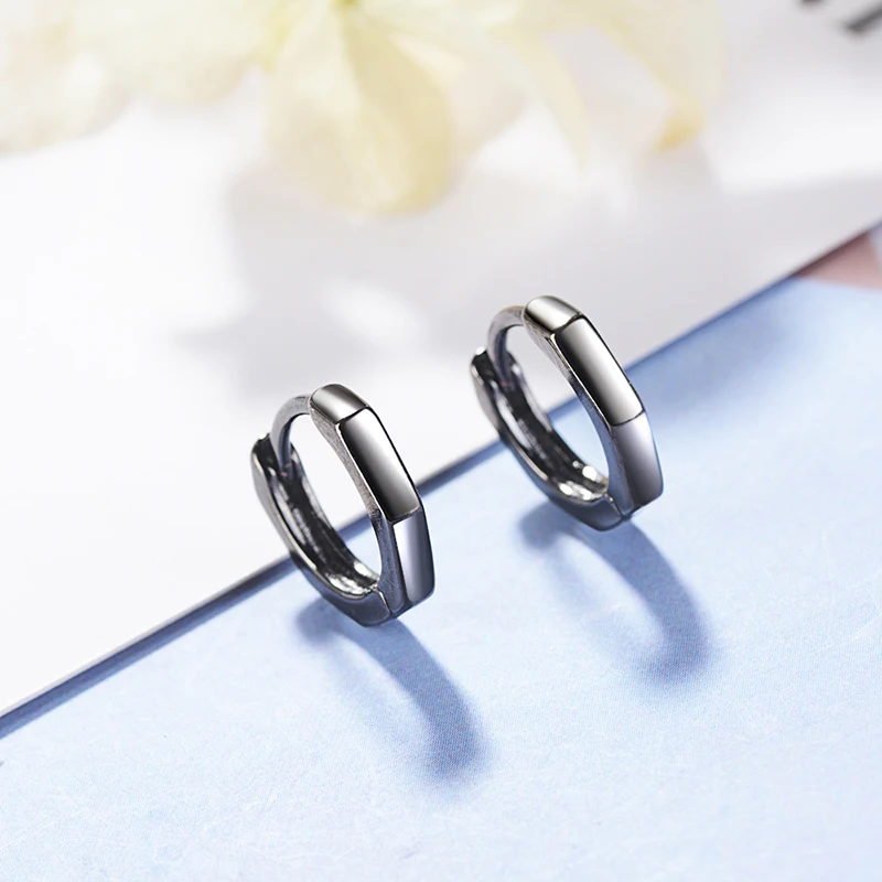 New Fashion Polygonal Hoop Earrings Simple Style Smooth Huggies Black/White Charming Hoops Piercing Earring Jewelry For Women