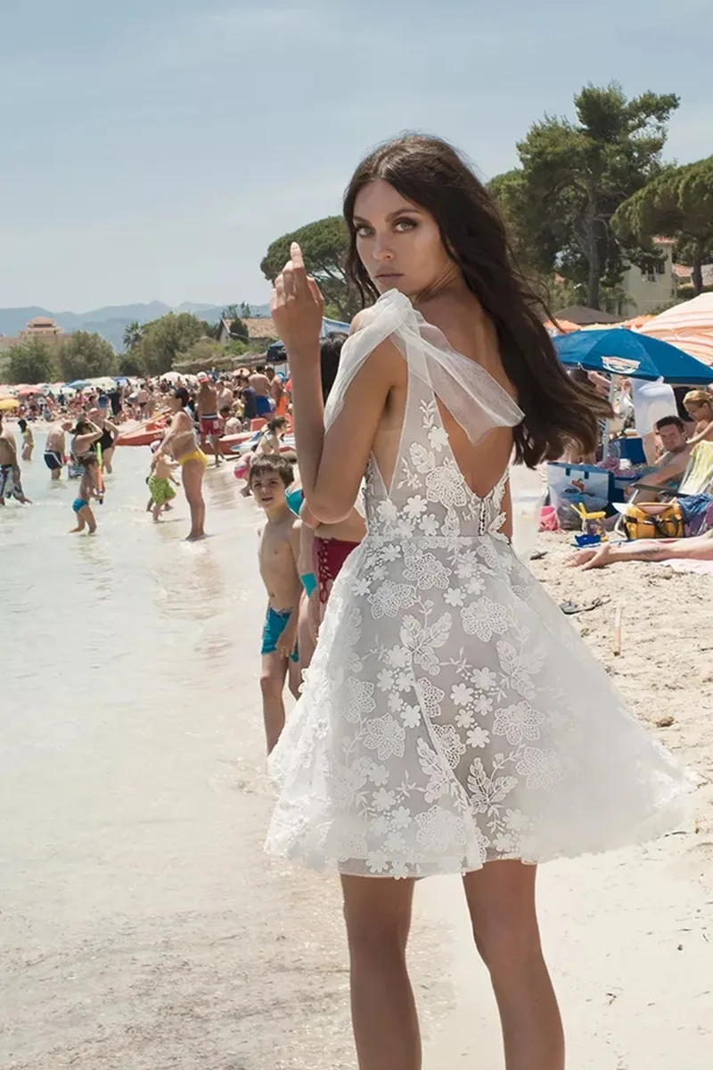 Vestido de Noiva Curto Praia com Renda A Line, Decote V Profundo, Elegante Vestidos de Noiva Boho, Costas Abertas, Branco, Feito Sob Encomenda