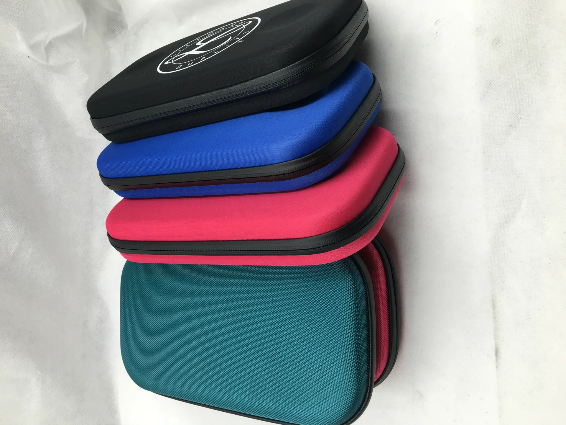 The most popular doctor's stethoscope box is easy to carry