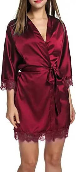 

Ночная сорочка женская шелковая с глубоким V-образным вырезом и кружевным верхом