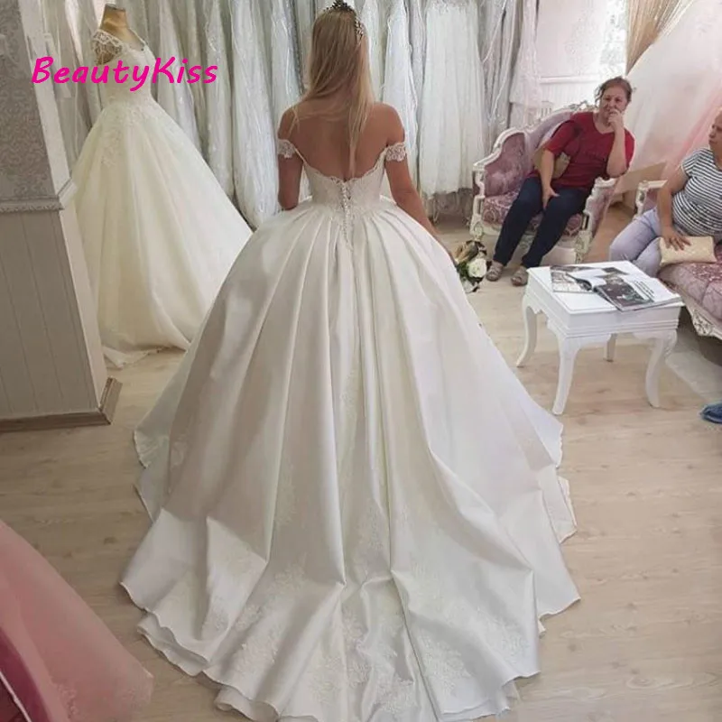 Abito da sposa Vintage con spalle scoperte Boho abito da sposa Plus Size Appliques di pizzo senza schienale abiti da sposa in raso Robe Mariee