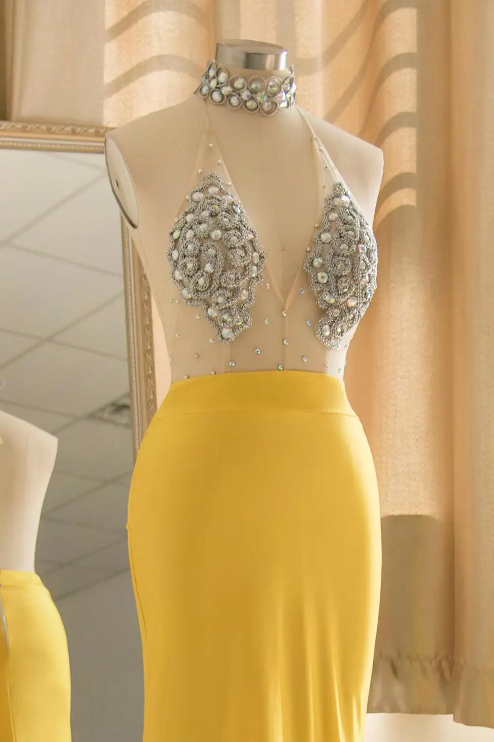 Nova chegada contas pedras busto amarelo sereia vestidos de baile 2021 sexy halter pescoço sem costas vestidos de baile robe de soiree