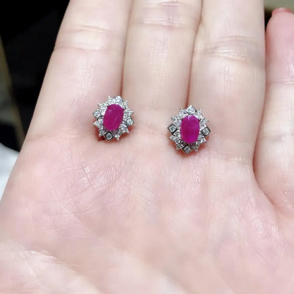 

The new natural ruby earrings 925 silver ladies earrings are of superb quality and luxurious atmosphere