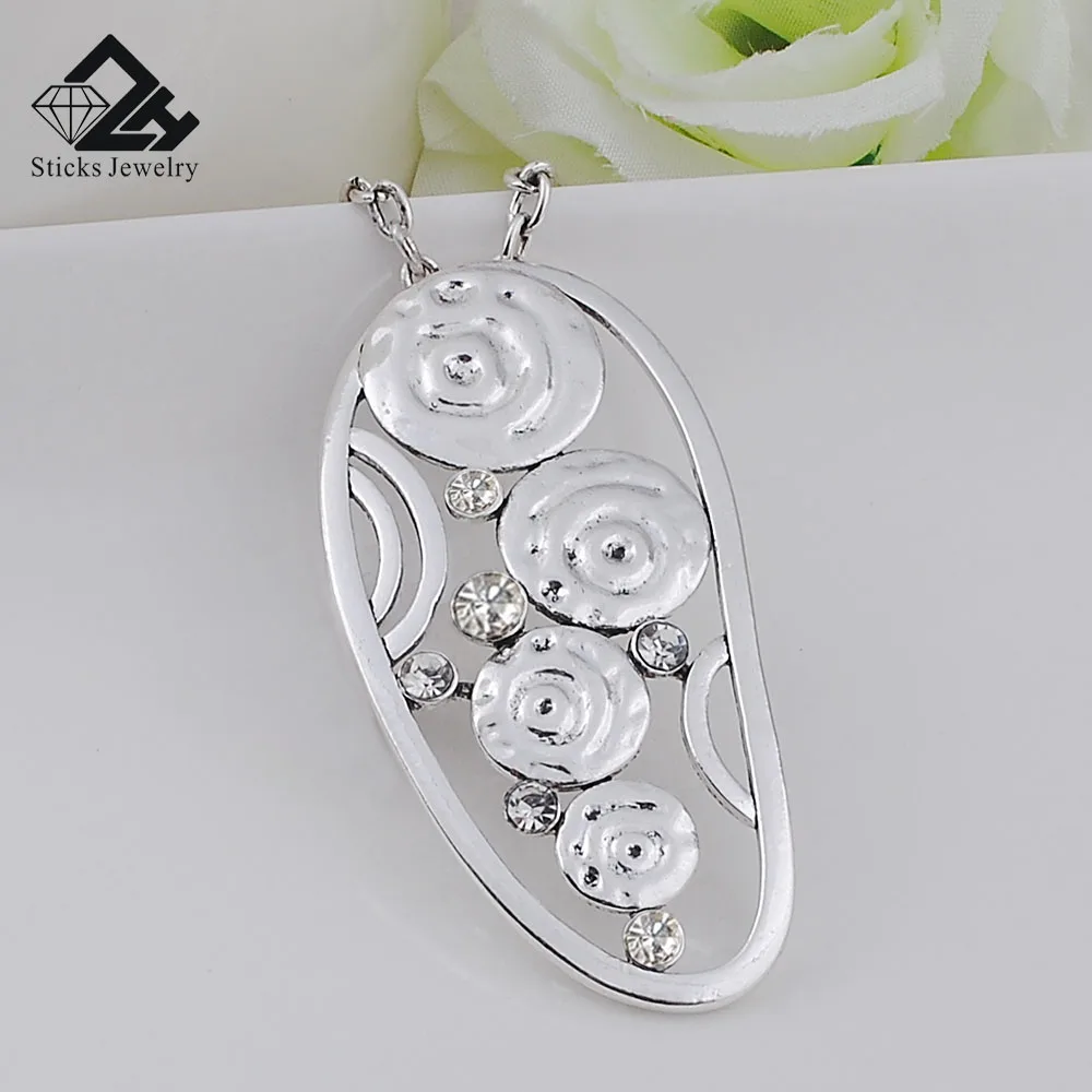 Vintage Alloy Pendant Necklace