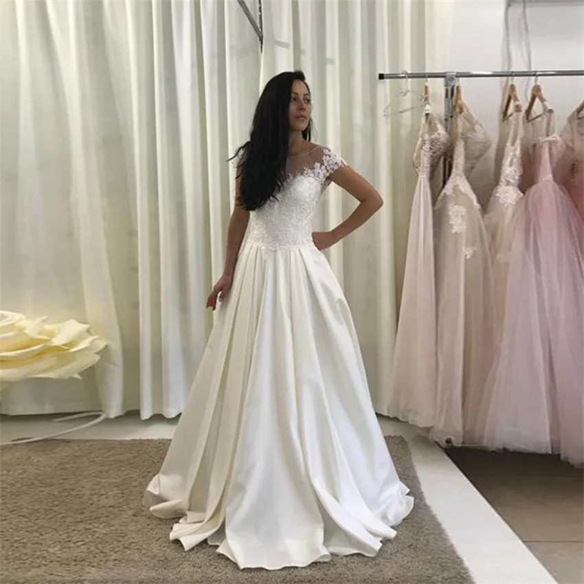 Robe de mariée Simple en Satin, manches cape, dos nu, avec des Appliques en dentelle