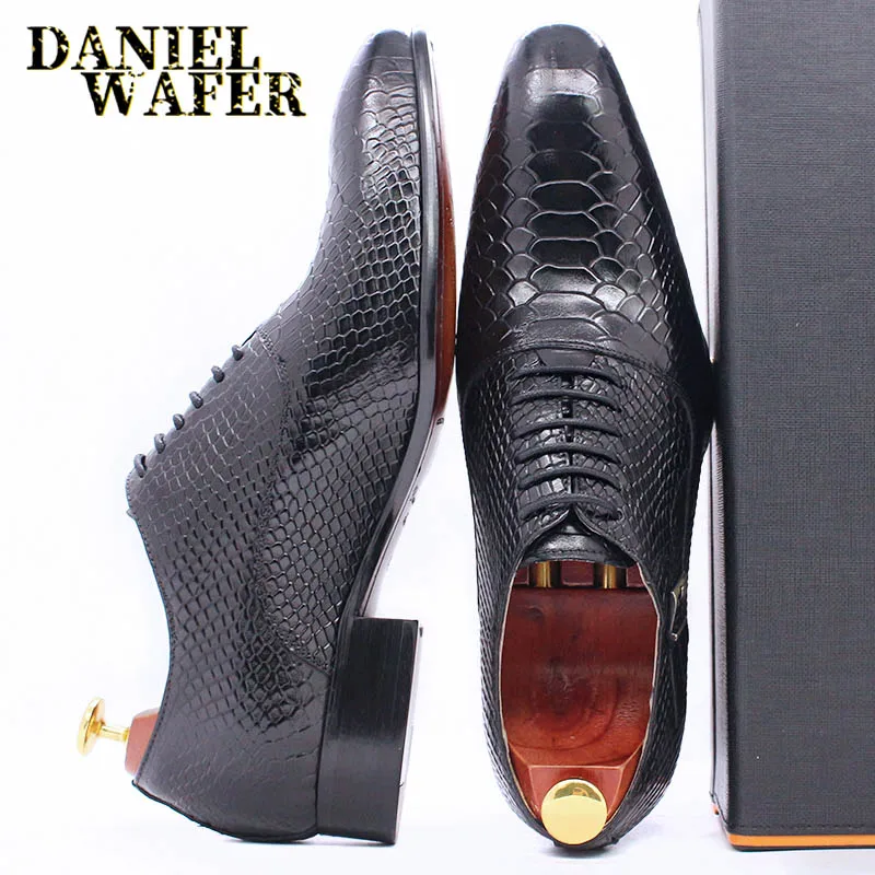 Modische Herren-Lederschuhe mit Schlangenhaut-Aufdruck, klassische Schnürung, Oxford, formell in Wein, Blau, Kaffee, Schwarz – spitze Zehenpartie – Detail 5