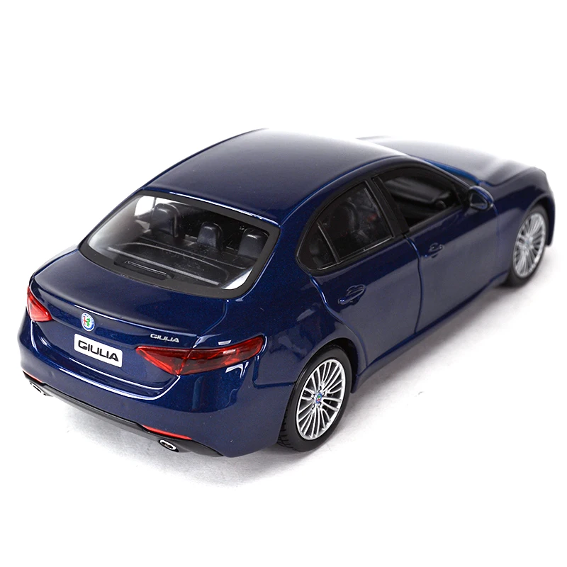 Bburago – voiture de sport Alfa Romeo Giulia 1:24, véhicules statiques moulés, modèle de voiture de collection, jouets