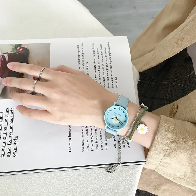 Exquisite Women Vogue Flower Watches Daisy Design Elegant Ladies Wristwatches Simple Number Female Quartz Leather Watch