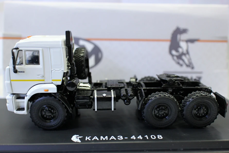 

New 1/43 Scale KAMA3 44108 TRACTOR KAMAZ USSR Truck White SSM1242 by Start Scale Models Diecast For Collection Gift