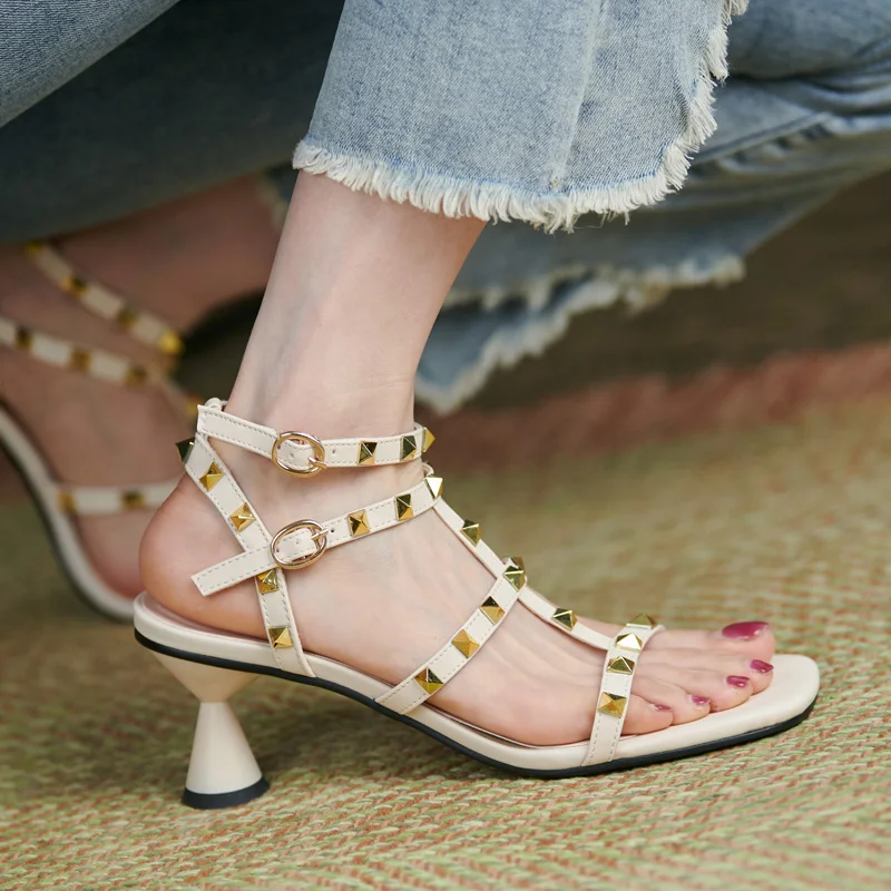 

2021 Fashion Rivet Khaki Beige High Heels Ankle Strap Strappy Sandals Women Sexy Strange Style Heels Party Bridal Shoes Size 43