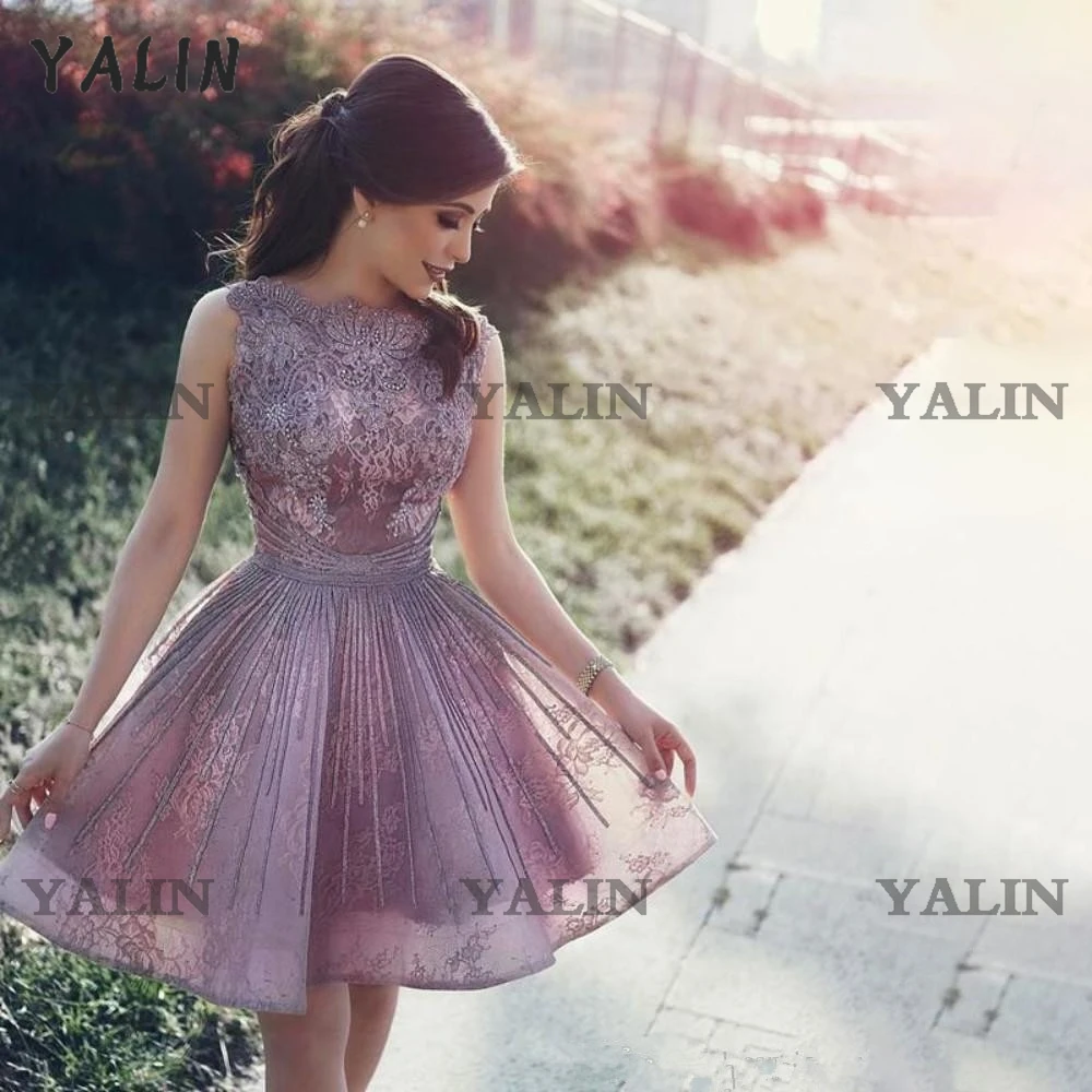 Yalin Gewaden De Cocktail Homecoming Jurken Knielengte Kant Applique Mouwloze Korte Paarse Prom Jurken Vestidos Fiesta