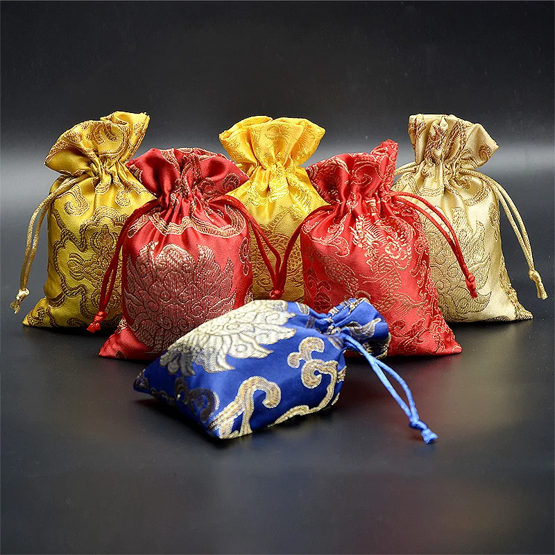 

50pcs Lucky Floral Small Chinese Silk Brocade Jewelry Pouches Drawstring Small Gift Packaging Candy Favor Bag Wholesale