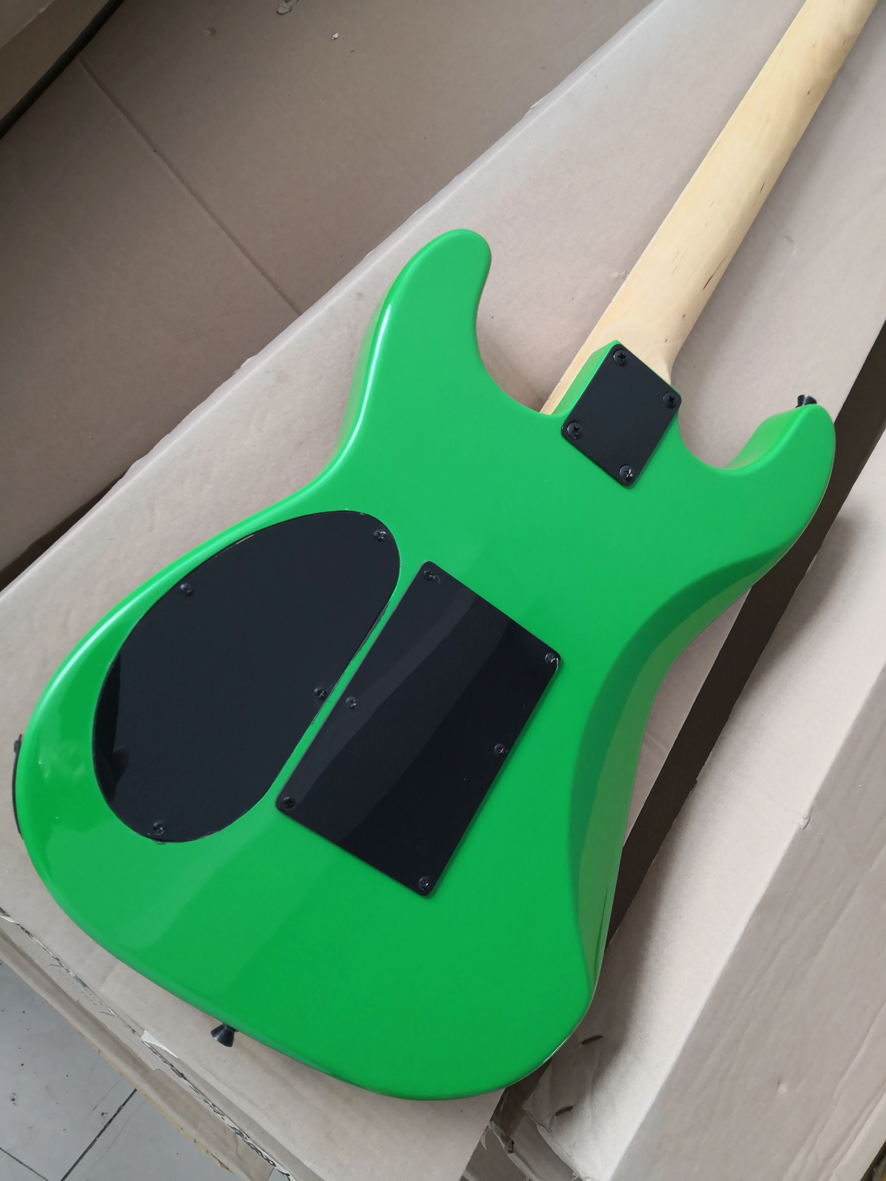 custom 6 string  guitar,green guitar,basswood body,maple neck,tremolo bridge,HH pickups,black button,