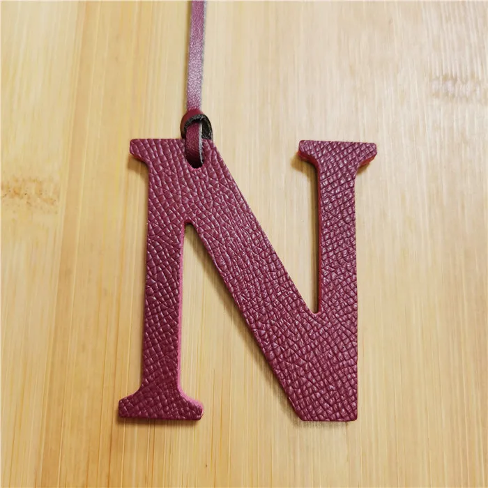 Colgante de cuero con letras en inglés, Charm N Charm para bolso