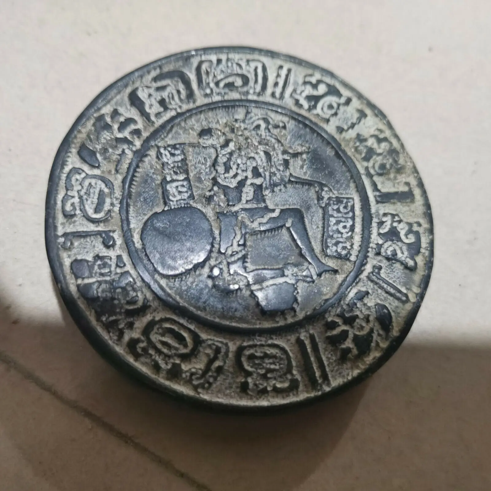 

Китайская красная горная культура, железный метеорит, резной би-подвеска