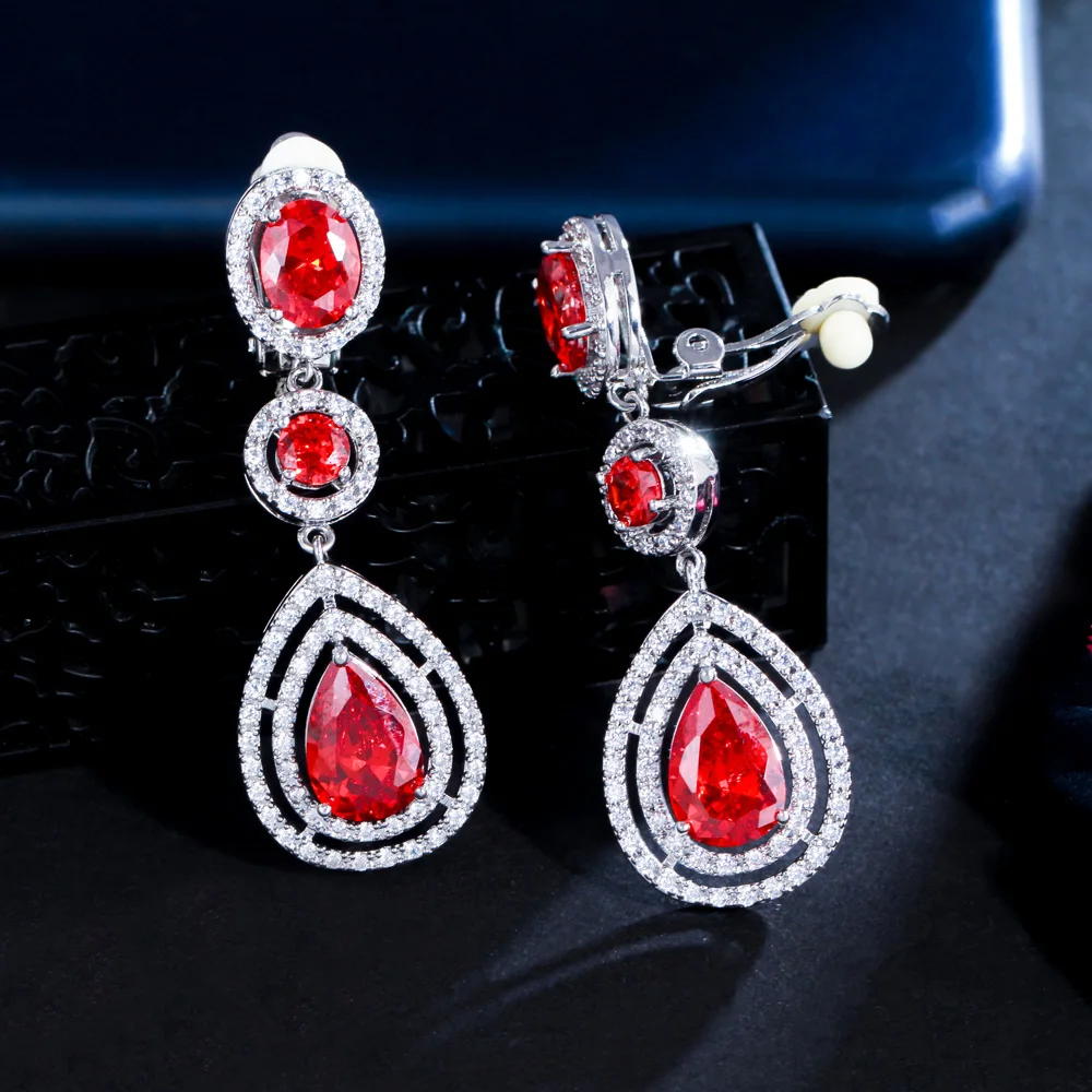 CWWZircons Hochwertige Damen-Ohrringe mit roten Zirkonia-Steinen für Hochzeiten, Partys und Kostüme, lange Tropfenform, zum Anklipsen, ohne Ohrloch, EJ0017 – Detail 5