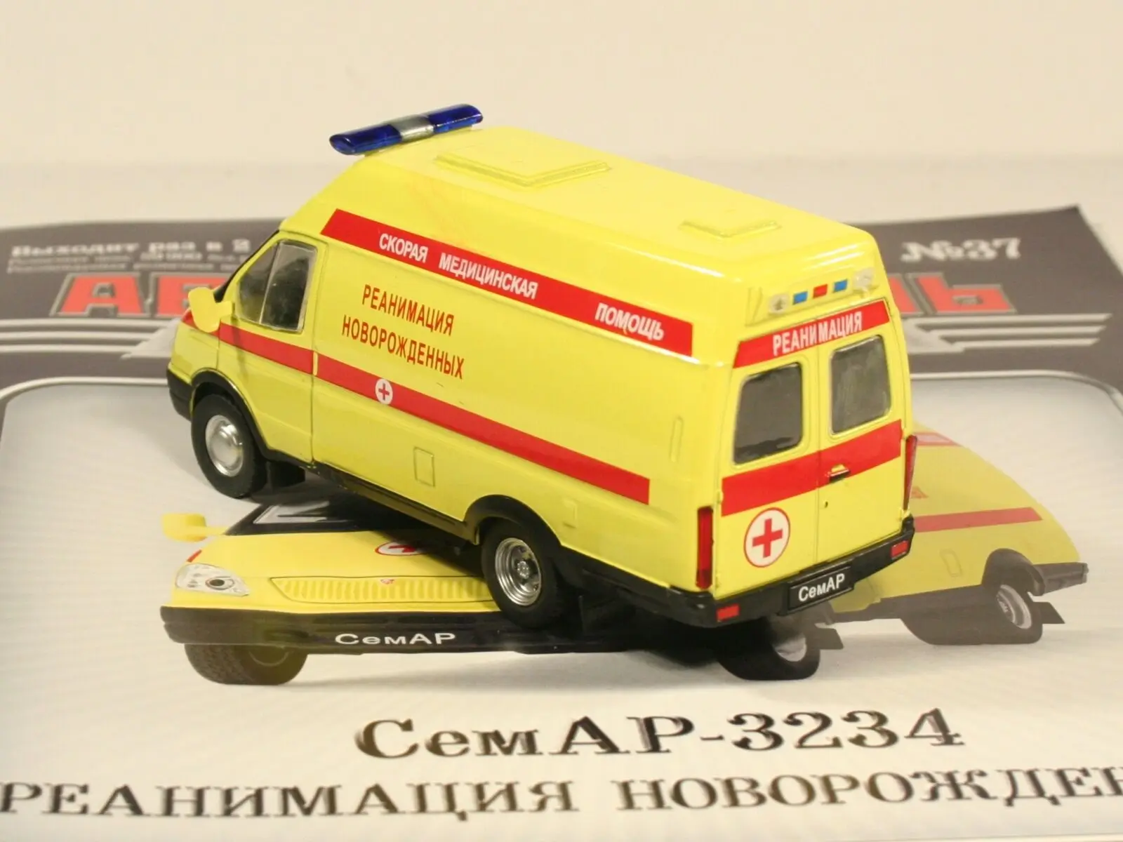 New DeAGOSTINI models 1/43 Scale GAZ 3234 SemAP Ambulance Vehicle Bus diecast car for collection gift