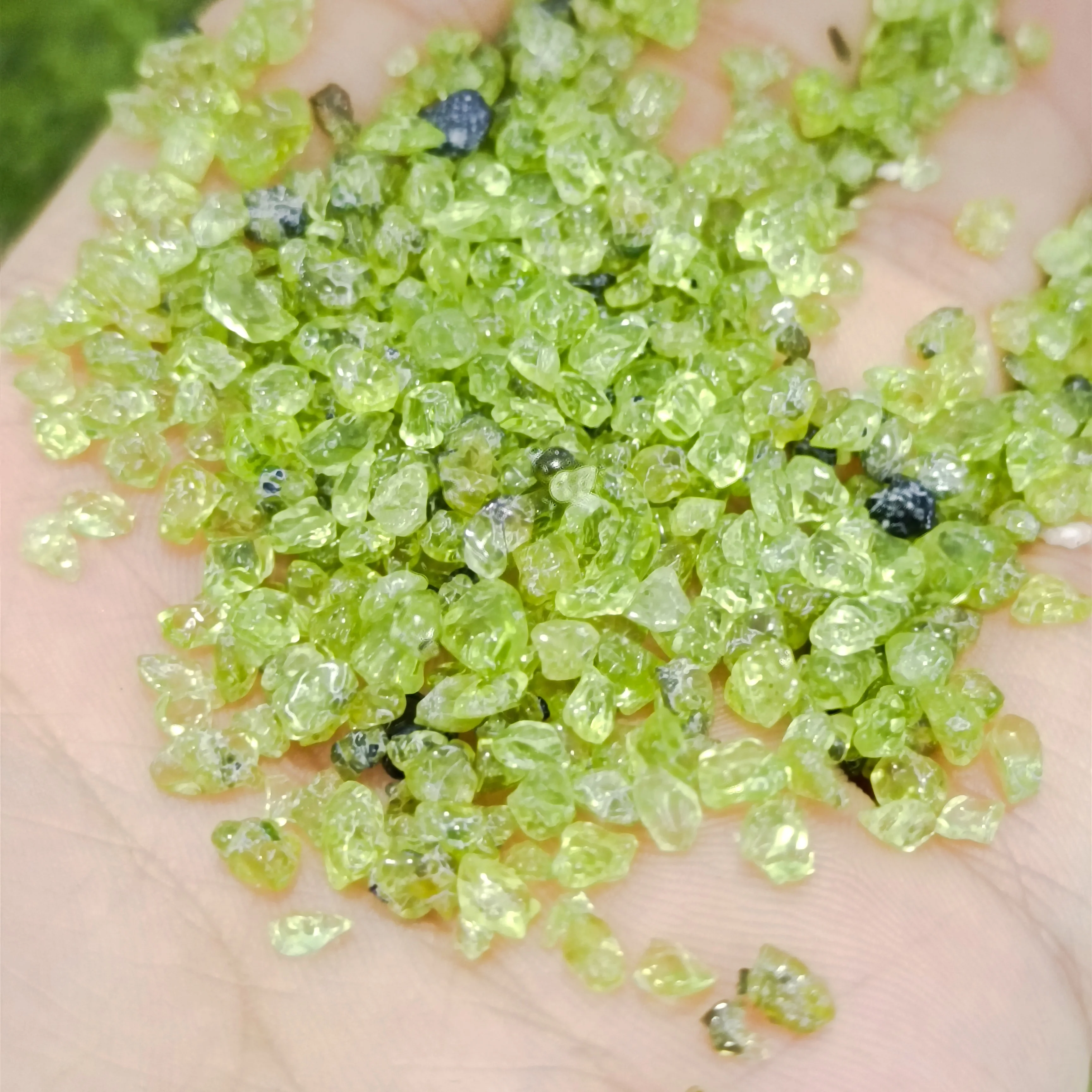 

100g Natural Stone Mineral Specimen Green Color Quartz Olivine Gravel Crystals and Stones Healing Healing Crystals Decor