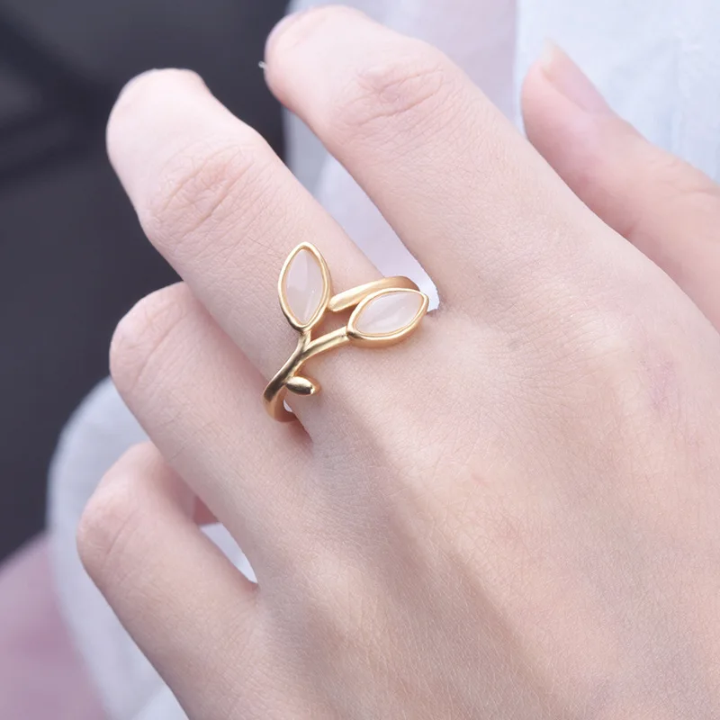 New Fashion Jewelry Ladies Temperament Ancient Method Inlaid Imitation Hetian Ring Gold Plated Open White Ring