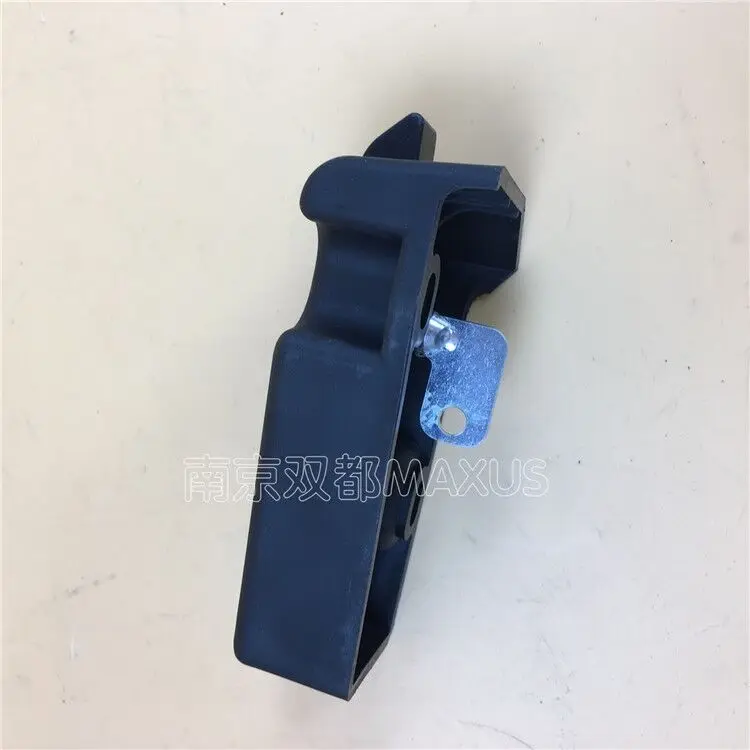 Rear door lock SAIC MAXUS V80 rear door lock block bolt lock limit lock lock machine hook lock block bumper FOR SAIC MAXUS v80