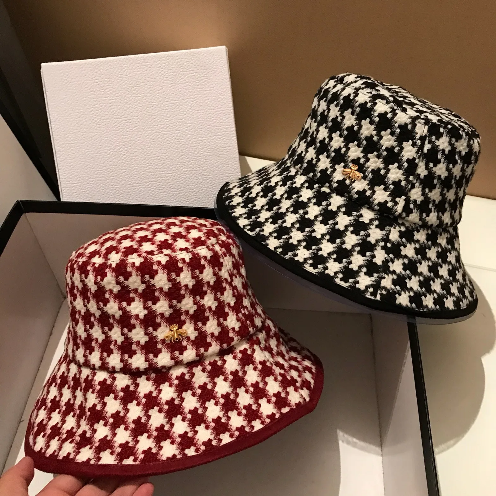 New Brand Bee Fashion Fisherman Women Hat Spring Autumn Winter Lattice Hat Black Plaid Hats Female Tweed Plaid Bucket Hats