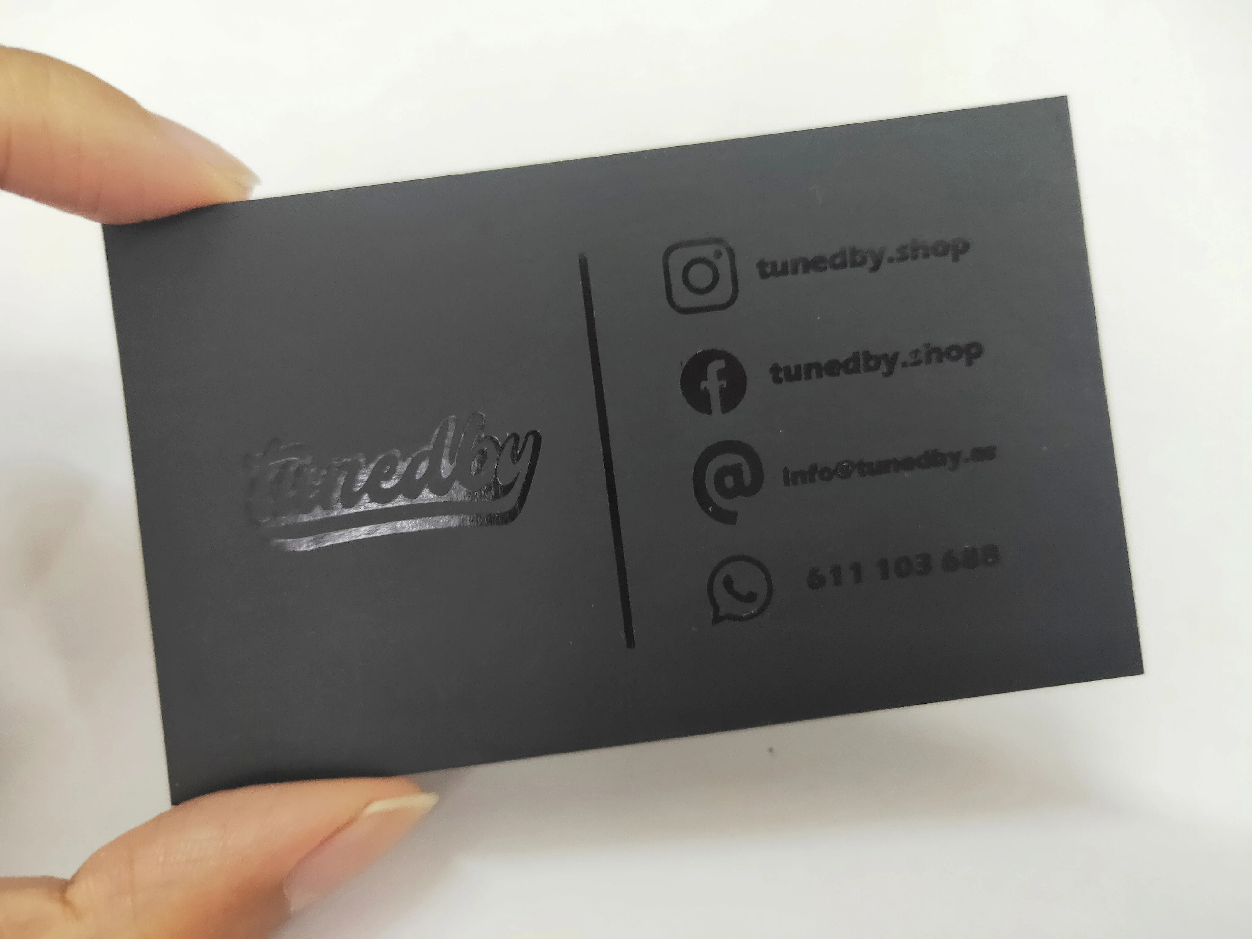 High quality business card 300g, custom hot stamping logo, black UV effect, surface lamination, free design