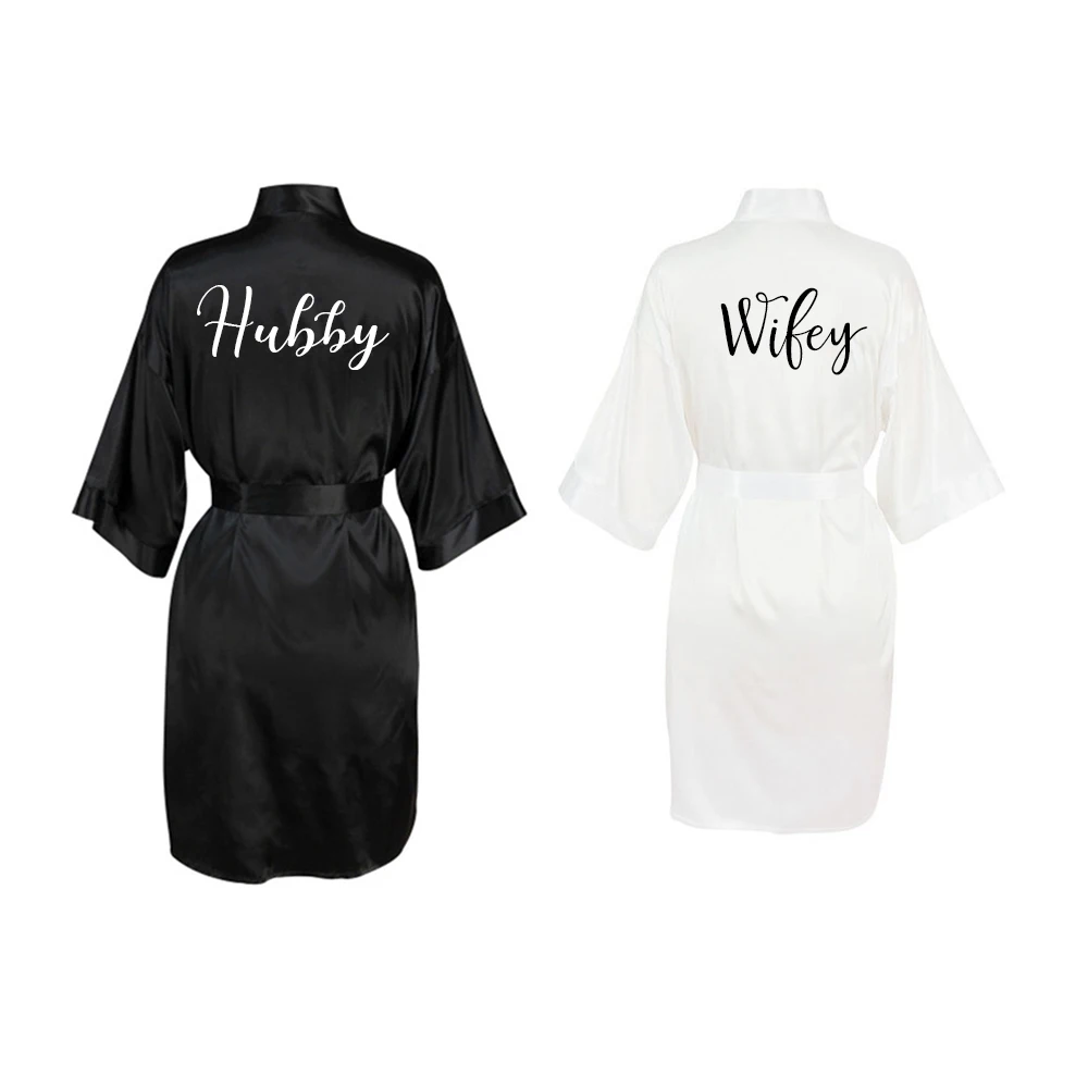 2pcs Hubby Wifey Wedding Bath Robes Unique Letter Print Couples Robes Bride Groom Wedding Gifts Satin Personalized Home Bathrobe