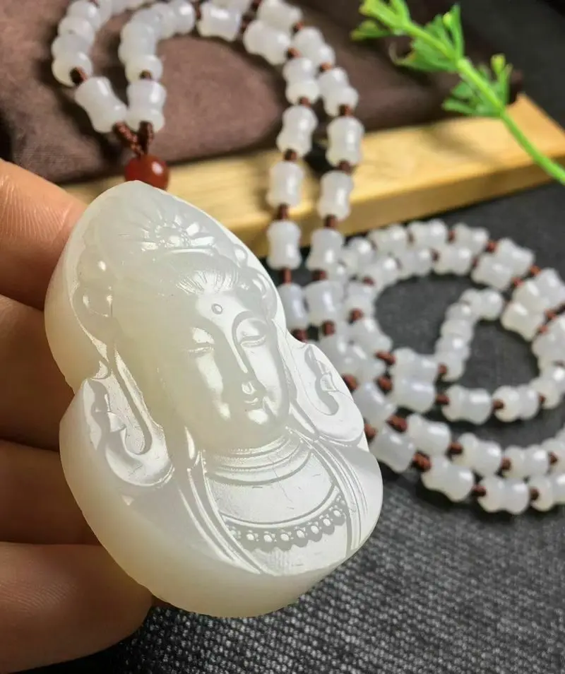 Nice Natural Jade Tridacninae Bodhisattv Amulet Carved Guanyin Pendant Necklace