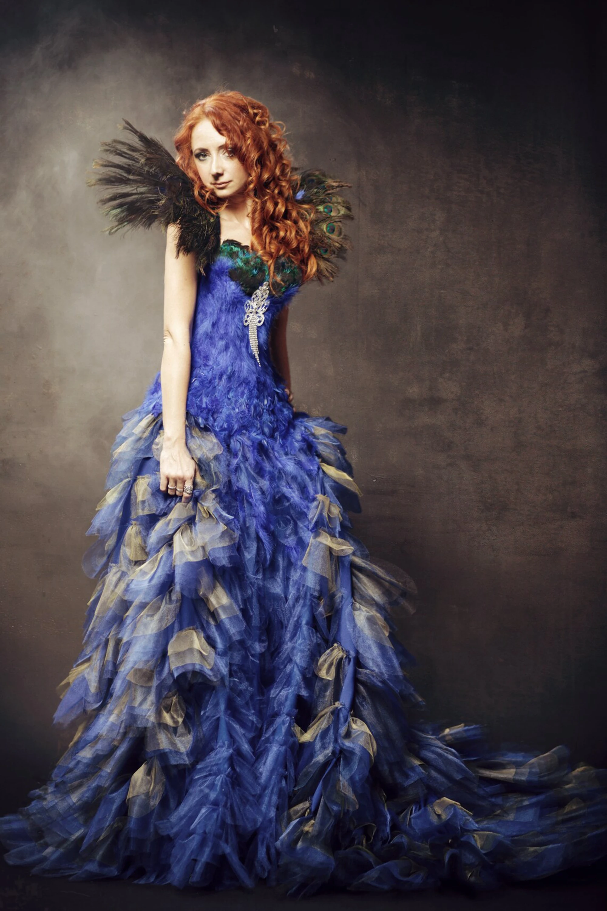 Royal Blue Feather Dress Elegant Strapless Evening Dresses Layered Puffy Tulle Ball Gown Floor Length Prom Dress For Bridal