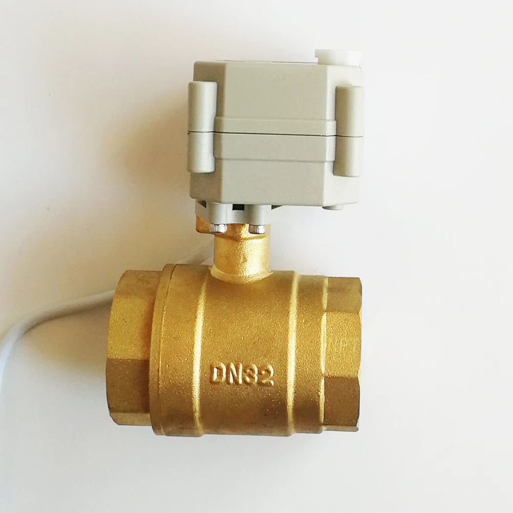 Normal Close Valve Brass DN32 2 Way 1-1/4'' Electric Water Valves AC/DC9-24V Metal Gears for heating/cooling water supply