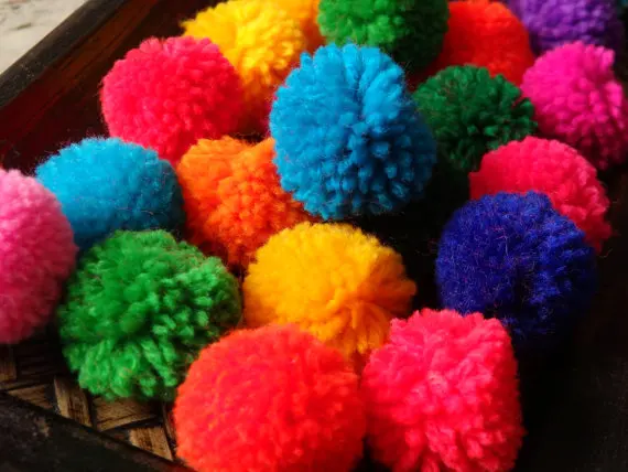 100pcs Toys yarn Pom Pom Balls  Handmade Play bright mix color Yarn Pom Pom, Cotton party yarn balls 4cm 1.5inches