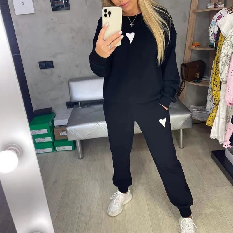 Tuta da donna in pile con stampa a cuore Set di due pezzi felpa a maniche lunghe pantaloni da jogging pantaloni da donna Set Casual autunnali piacevoli